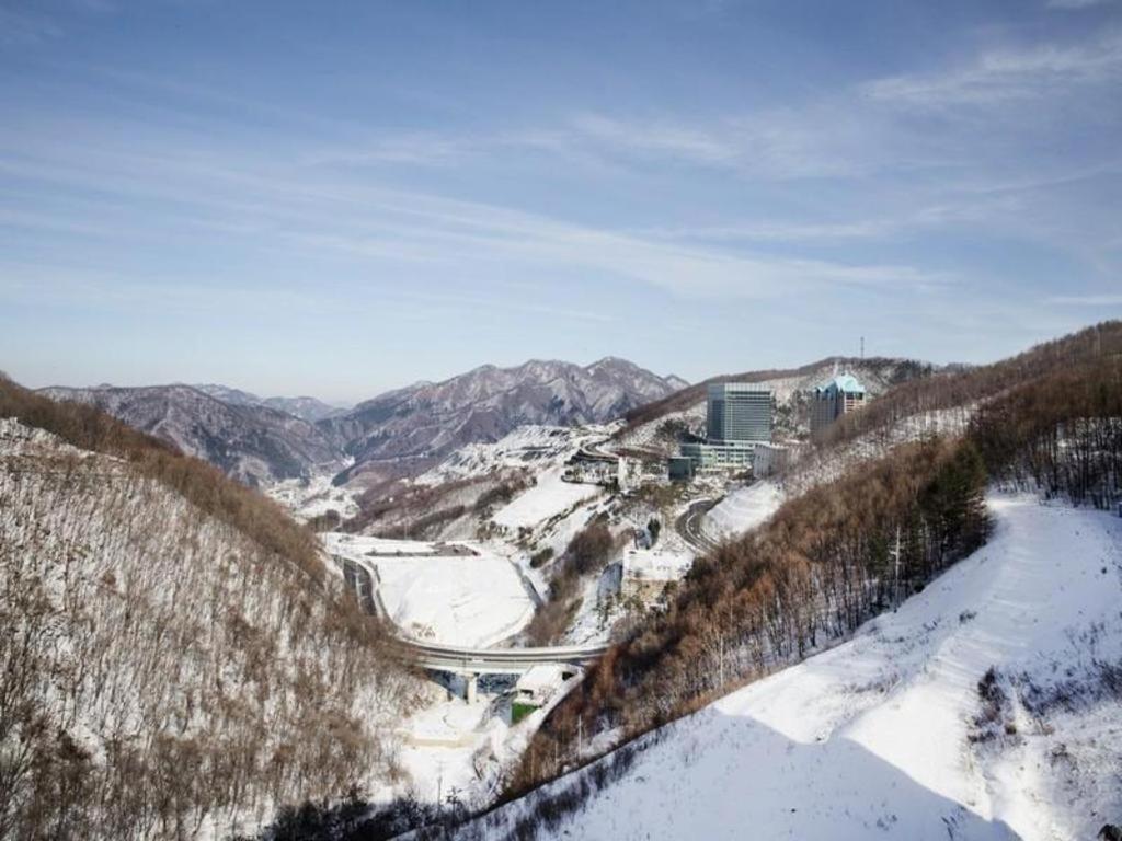 High Castle Resort Jeongseon Bagian luar foto